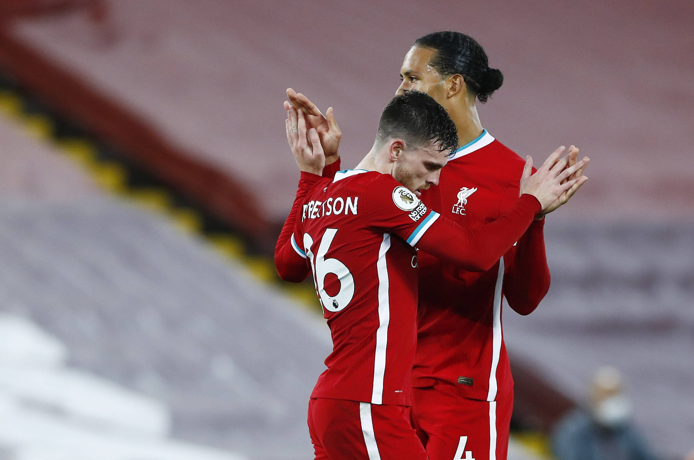 在比赛中立 在比赛中立